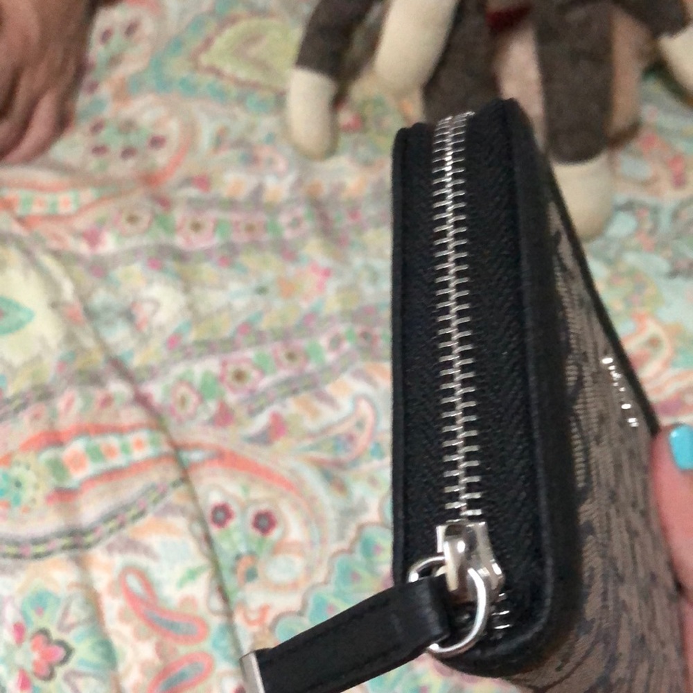 Calvin Klein wallet - Picture 2 of 3